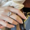 Anillo de Calcedonia Blanca Ovalado (Ajustable)